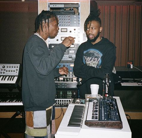 travis scott & metro boomin 2010s Rap Aesthetic, Metro Boomin Aesthetic, Rap Ideas, Rap Photography, Rapper Wallpapers, Travis Scott Wallpapers, Travis Scott Astroworld, Metro Boomin, Nike Flyknit Racer