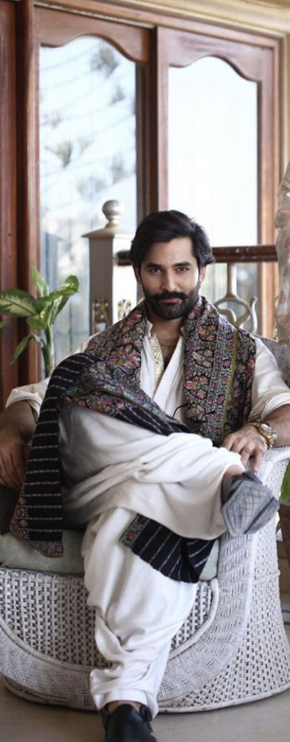 Pathani With Shawl, Men Shawl Pakistani, Kurta With Shawl Men, Pathani For Men, Shawl Outfit, Designer Shawl, Men Fashion Photoshoot, Mens Luxury Lifestyle, Feather Photography