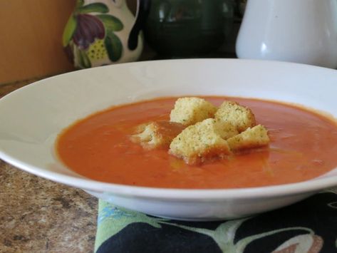 Creamy Tomato Cheddar Soup | Maureen Fraîche Tomato Cheddar Soup, Cream Of Tomato, Cream Of Tomato Soup, Soup Appetizers, Croutons Homemade, Tomato Soup Recipes, Cheddar Soup, Low Sodium Chicken Broth, Dinner Appetizers