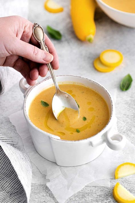 Spaghetti Squash Soup, Summer Squash Soup, Yellow Squash Soup, Spaghetti Squash Recipes Easy, Crookneck Squash, Squash Soup Recipe, Summer Soup, Pureed Soup, Yellow Squash