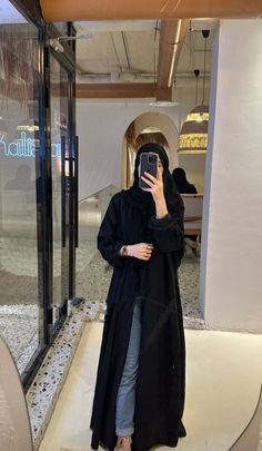 Abaya Mirror Selfie, Red Outfits For Women, Streetwear Poses, Arab Aesthetic, Muslimah Photography, Abaya Black, Muslimah Style, Beautiful Red Dresses, Classy Winter Outfits