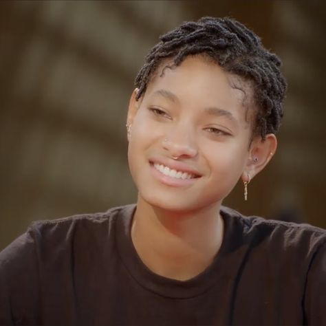 Willow Smith Short Locs, Willow Smith Short Hair, Willow Smith Hair, Willow Smith Locs, Monarch Fairy, Red Table Talk, B Smith, Short Locs, Twa Hairstyles