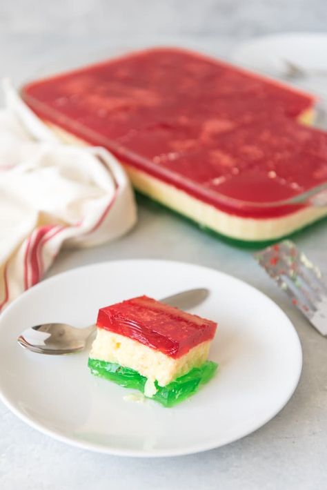 There's always room for Jell-O, especially one as festive and fun as this Triple Layer Vintage Christmas Jell-O Salad with red, white and green layers that are perfect for Christmas dinner! Christmas Themed Food Ideas, Christmas Jello, Jello Mold Recipes, Green Jello, Layered Jello, Jello Dessert Recipes, Christmas Salads, Jello Desserts, Jello Salad