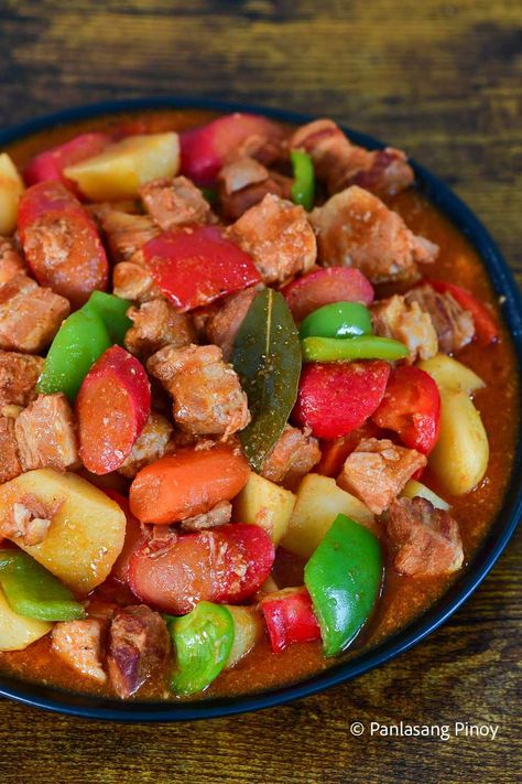 Easy Pork Afritada Pork Afritada Recipe, Pork Stew Recipes, Refined Sugar Free Recipes, Pork Stew, How To Cook Pork, Cooking White Rice, Filipino Dishes, Easy Pork, How To Eat Paleo