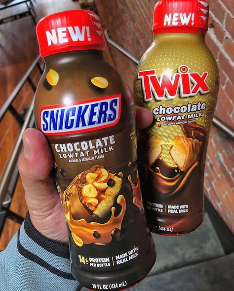 Snickers Shake, Twix Chocolate, Snickers Chocolate, Espresso And Cream, Meal Prep On Fleek, Chocolate Drink, Party Food Platters, Flavored Milk, Seasonal Food