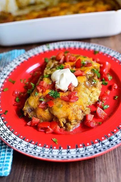 Chicken Enchiladas | The Pioneer Woman Pioneer Woman Chicken, The Pioneer Woman Cooks, Green Chile Enchiladas, Pioneer Woman Recipes, Ree Drummond, The Pioneer Woman, Green Chile, Chicken Enchiladas, Mexican Dishes