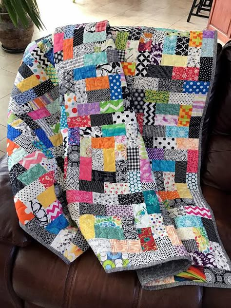 The Fleming's Nine: Scraps with Black and White Potato Chip Quilt, Batik Quilts Ideas, Throw Quilts, Handmade Quilts For Sale, Bright Quilts, Black And White Quilts, Scrappy Quilt Patterns, Rainbow Quilt, White Quilts