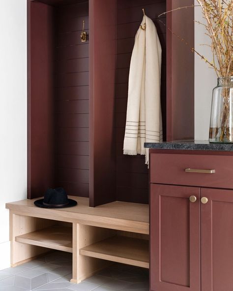 Bria Hammel Interiors on Instagram: “The perfect color comes in the form of the Townsend Harbour Brown paint by @benjaminmoore. 😍This mudroom in our #IteriModernHouse is where…” Entry Sideboard, Light Stained Wood, European Kitchen Design, No Upper Cabinets, Bria Hammel Interiors, Bria Hammel, Mudroom Cabinets, Red And White Kitchen, Mud Rooms