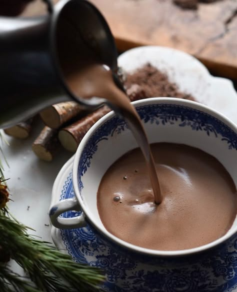 Hot Chocolate Aesthetic, Chocolate Aesthetic, Cocoa Recipes, Mexican Hot Chocolate, Winter Cottage, Tea And Books, I Love Chocolate, Homemade Hot Chocolate, Winter Drinks