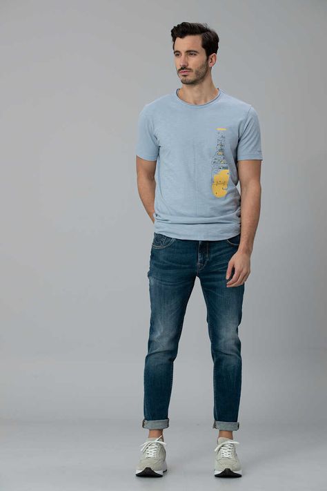 Blue Tshirt Outfit Men, Blue Tshirt Outfit, White Sneakers Outfit, Johannes Huebl, Mens Hairstyles With Beard, Smart Casual Menswear, Mens Casual Outfits Summer, Mens Casual Dress Outfits, Man Fashion