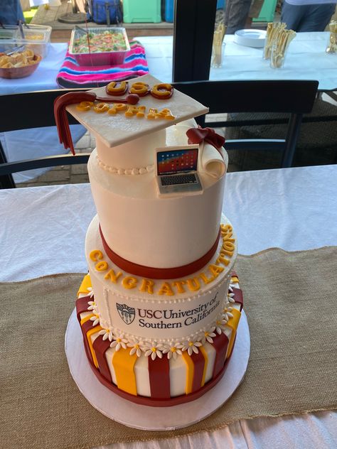 Usc Photoshoot, Usc Graduation Party Ideas, Usc Graduation Party, Usc Cake, Usc Party, Usc Graduation, Usc College, Graduation Cake Designs, College Grad Pictures