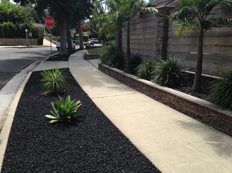 Black rocks Black Rock Front Yard, Lava Rock Driveway, Black Rocks Backyard, Black Basalt Gravel, Front Yard Landscaping Black Rocks, Black Rock For Landscaping, Gravel And Mulch Flower Bed, Black Pea Gravel Landscape, White And Black Rock Landscaping