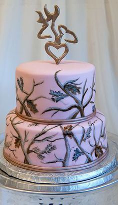 Camo Wedding Cake, Camo Birthday Cakes, Country Camo Wedding, Camouflage Dresses, Pink Camo Wedding, Camo Cakes, Camo Cake, Surf Cake, Wedding Cakes Ideas