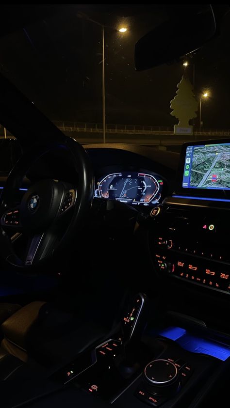 Car Interior At Night, Im Auto Snapchat, Black Car Inside, Car Pics At Night, Bmw Snap Night, Bmw Car Interior, Wishlist Wallpaper, Car Asthetics Photos, Bmw Interior Night