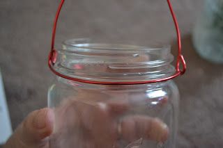 DIY: How to Make a Wire Handle on any Mason/Recycled Jar (Great Frugal Decor Tip, Can Create Endless Votives, Storage, or Home Decor Using Hanging Jars) ! Frugal Pantry, Frugal Decor, Hanging Jars, Mason Jar Projects, Jar Lanterns, Wine Bottle Diy Crafts, Canning Jar, Jar Diy, Jar Lights