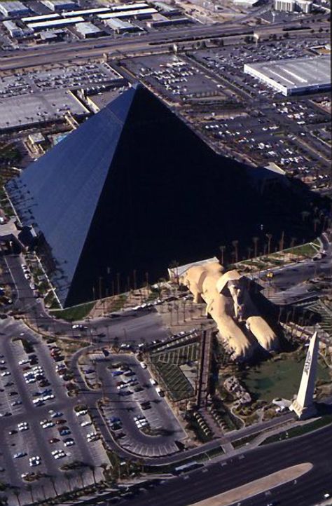 Pyramidal Architecture, Luxor Hotel Las Vegas, Meditation Pyramid, Luxor Las Vegas, Luxor Hotel, Nova Orleans, Old Vegas, Vegas Fun, Las Vegas Vacation