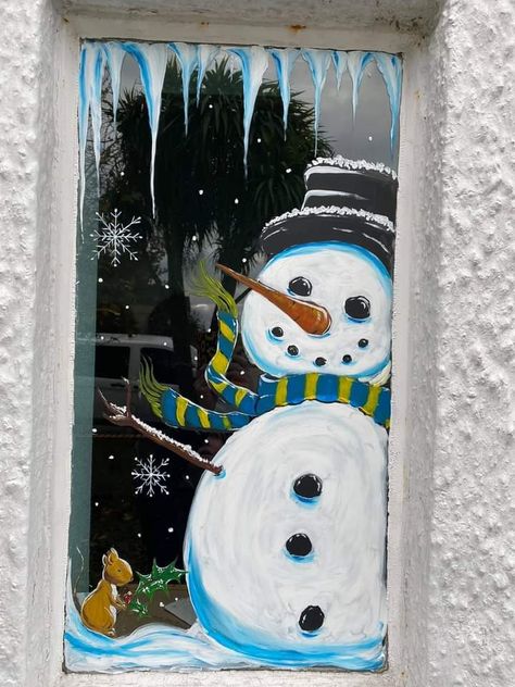 Window Snowman Painting, Window Painting Snowflakes, Snowy Window Painting, Snowman Peeking In Window, Christmas Window Painting Snowman, Christmas Mirror Painting Ideas, Christmas Door Painting Ideas, Easy Snow Window Art, Christmas Window Painting Colorful