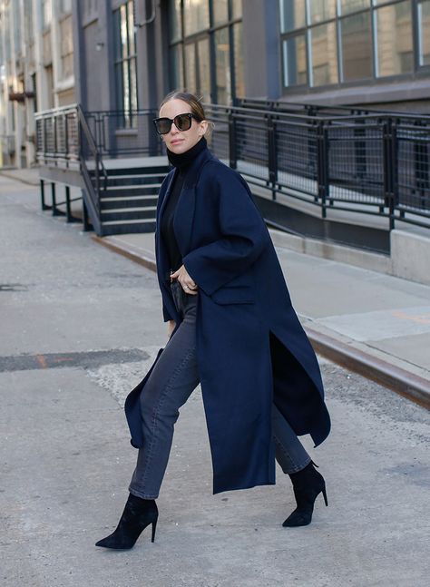 Navy & Black Monochromatic Winter Outfit, Winter Outfit NYC 2021, Navy Coat Outfit Black With Navy Blue Outfit, Monochromatic Navy Outfit, Navy Coats Outfit, Navy Outfit Street Style, Black And Navy Winter Outfit, Indigo Coat Outfit, Navy Tonal Outfit, Navy Oversized Coat, Navy Blue Plus Size Outfits