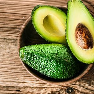 10 Natural Ways to Lower Triglyceride Levels Reduce Triglycerides, Avocado Storage, How To Store Avocado, Unripe Avocado, Avocado Types, Freeze Avocado, Lower Triglycerides, Food Huggers, How To Cut Avocado