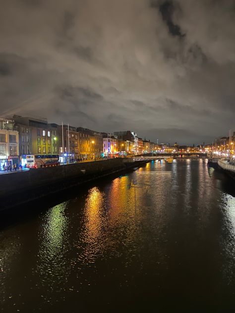 Dublin At Night, Dublin Nightlife, Dream Life Board, Johnny Shannon, Ireland Aesthetic, Teach Abroad, Ireland Trip, Trinity College, City Vibes