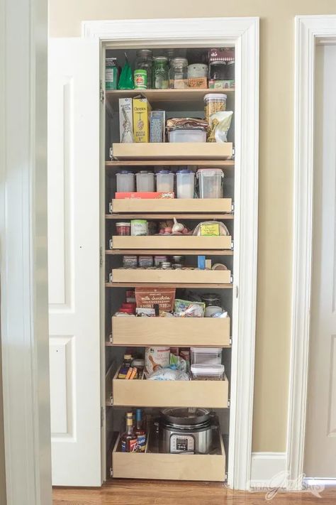 Learn how to maximize your space with these pantry organization ideas. You'll be amazed at how much you can fit into a small pantry. Having an organized pantry will save you money and make dinner prep so much easier. #ad #MadetoMaximize #DesignforSpace #ShelfEnvy #ShelfGenie Small Pantry Organization Ideas, Small Pantry Closet, Shallow Pantry, Narrow Pantry, Tiny Pantry, Pantry Interior, Pantry Closet Design, Pantry Organization Ideas, Small Pantry Organization