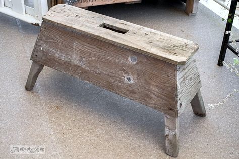 From Crappy Sawhorse to Creative Coffee Table... Vintage Style! Horse Table, Saw Horses, Creative Coffee Table, Reclaimed Wood Benches, Barn Wood Crafts, Woodworking Logo, Into The Wood, Primitive Furniture, Creative Coffee