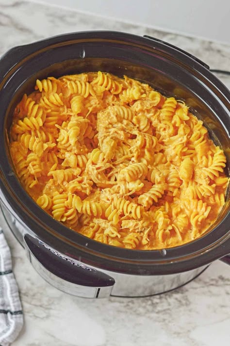 Buffalo Mac N Cheese Recipe, Mac N Cheese Crockpot, Crock Pot Buffalo Chicken, Chicken Mac And Cheese Recipe, Buffalo Chicken Mac And Cheese, Buffalo Mac And Cheese, Crockpot Buffalo Chicken, Chicken Breast In Air Fryer, Chicken Mac And Cheese