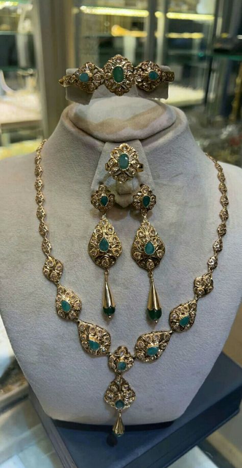 Moroccan Jewellery, Moroccan Accessories, Fashion Jewelry Necklaces Gold, Wedding Accessories For Bride, Arabic Jewelry, Moroccan Clothing, Moroccan Jewelry, Moroccan Fashion, Moroccan Wedding