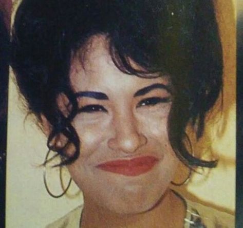 Selena Quintanilla Smiling, Selena Boutique, Suzette Quintanilla, Selena Quintanilla Fashion, Singer Fashion, Selena Q, Tejano Music, Billboard Magazine, Faye Dunaway