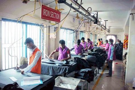 Pressing or ironing Packing Hangers, Factory Layout, Types Of Folds, Warehouse Design, Sewing Circles, Garment Manufacturing, Clothing Factory, Garment Factory, Garment Industry