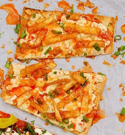 Crab Rangoon Flatbread, Apartment Meals, Naan Pizza, Tortilla Pizza, Naan Recipe, Crab Rangoon, Baking Stone, Flatbread Recipes, Flatbread Pizza