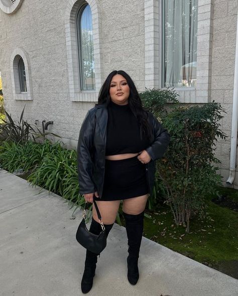 Black Plus Size Birthday Outfits, Fuerza Regida Concert Outfit Plus Size, Black Concert Outfit Plus Size, Karol G Concert Outfits Plus Size, Winter Clubbing Outfit Plus Size, Casual Party Outfit Plus Size, Rap Concert Outfit Plus Size, Plus Size Going Out Outfits Night Club, Nye Outfits Plus Size