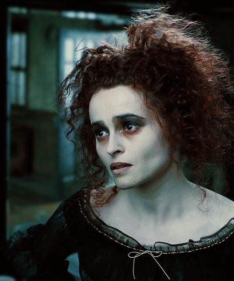 Helena Bonham Carter as Mrs. Lovett in Sweeney Todd. I wanna be her for Halloween Sweeney Todd Costume, Helena Carter, Mrs Lovett, Marla Singer, Tim Burton Characters, Movie Makeup, Tim Burton Films, The Rocky Horror Picture Show, Tim Burton Movie