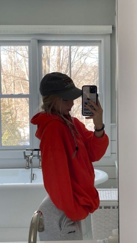 Oversized Red Hoodie Outfit, Red Nike Hoodie Outfit, Red Zip Up Outfit, Adora Outfit, Red Hoodie Outfit Aesthetic, Red Sweatpants Outfit, Plain Red Hoodie, Red Hoodie Outfit, Dark Red Hoodie