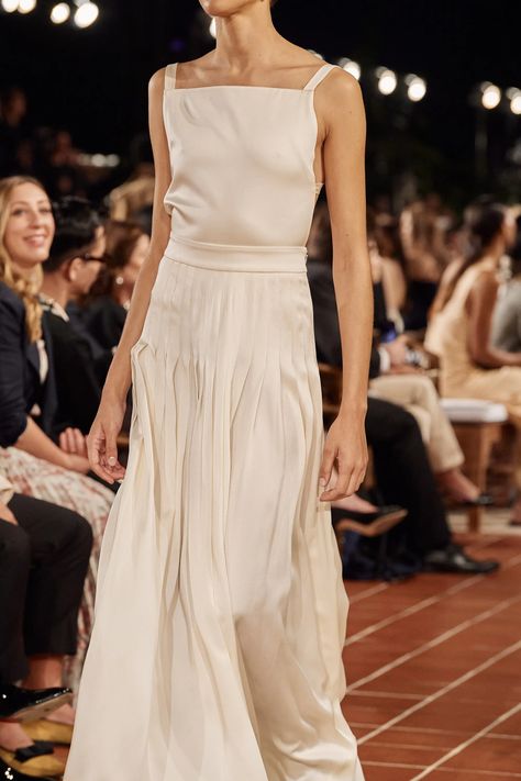 Ralph Lauren Spring Summer 2023, Ralph Lauren Ss23, Ralph Lauren Spring Summer, Ralph Lauren Womens Clothing, Black Tie Attire, Fashion Gone Rouge, Spring 2023 Ready To Wear, 2023 Ready To Wear Collection, Designer Ralph Lauren