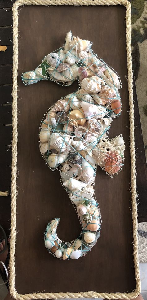 Shells and String Art for a cute Seahorse wall hanging! Cute Seahorse, Shell Ideas, Beach Bedroom, House Decorating, Seashell Crafts, Winter Diy, Shell Art, String Art, Beach House Decor