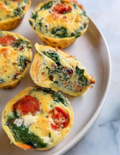 Spinach, Tomato and Feta Egg Muffin Cups Muffin Frittata Recipes, Egg Bake Muffins, Fritata Recipe, Breakfast Egg Bake, Frittata Muffins, Egg Muffin Cups, Tomato And Feta, Spinach Muffins, Spinach Tomato