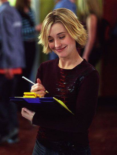 Allison Mack as Chloe Sullivan in "Smallville" Chloe Sullivan Hair, Lana Lang Smallville Hair, Smallville Chloe, Chloe Sullivan Smallville, Lex And Lana Smallville, Small Celebrities, Clark And Lana Smallville, Chloe Sullivan, Allison Mack