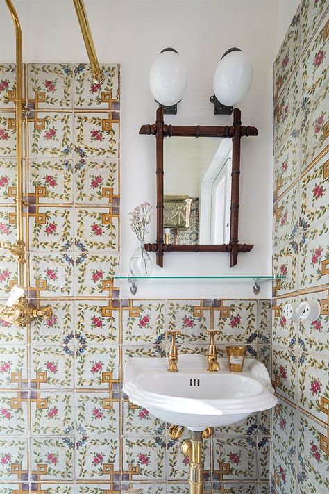 Vintage Leather Chairs, Milan Apartment, Wallpaper And Tiles, Colorful Apartment, Paint And Paper Library, Aesthetic Bathroom, Interiors Magazine, Emily Henderson, Vintage Tile