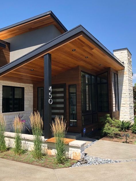 Modern Midcentury Home Exterior, Mid Century Modern Ranch Exterior, Mixed Siding Exterior, Midcentury Modern House Exterior, Mid Century Modern Homes Exterior, Midcentury Modern Exterior, Midcentury Exterior, Mcm Exterior, Renovation Facade