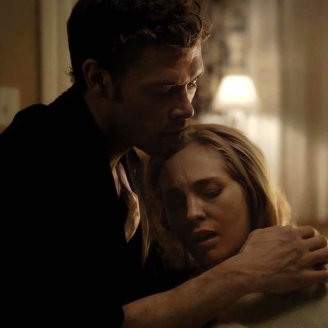 Klaus And Caroline, The Vampire Diaries 3, Vampire Diaries Movie, Vampire Diaries Seasons, Avatar Cartoon, Vampire Diaries Wallpaper, Joseph Morgan, Klaus Mikaelson, Caroline Forbes