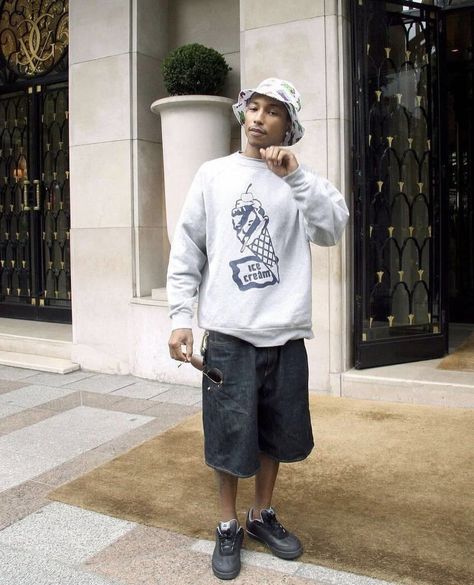 HARDEST FIT PICS on Twitter: "Pharrell in full Ice Cream, 2003 https://t.co/zalAFFqKI9" / Twitter Fit Pics, Aesthetic Outfits Men, Shirt Design Inspiration, Short Legs, Streetwear Men Outfits, Pharrell Williams, Aesthetic Outfits, Blue Shorts, Fitness Inspo