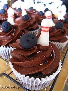 Bowling Cupcakes   Click Bowling Cupcakes, Bowling Cake, Cupcake Boutique, Cookies And Cups, Teenage Parties, Cookies Party, Decorated Cupcakes, Butter Cupcakes, Cupcakes Ideas