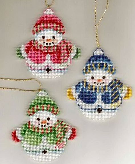 Pony Bead Projects, Plastic Canvas Ornaments, Fabric Christmas Trees, Cross Stitch Christmas Ornaments, Plastic Canvas Christmas, Needlepoint Christmas, Plastic Canvas Patterns Free, Diy Cross Stitch, Christmas Canvas