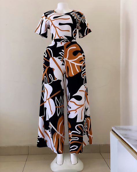 These 2 pieces are now available at 85,000ugx. Waist 32. #madeinuganda #backelasticwaist 0706014499. Mabirizi Complex B17 Pallazo And Crop Top, 2 Piece Outfit Set Pants, Island Wear, Basic Crop Top, 2piece Outfits, African Design, Style Dresses, Palazzo Pants, Outfit Set