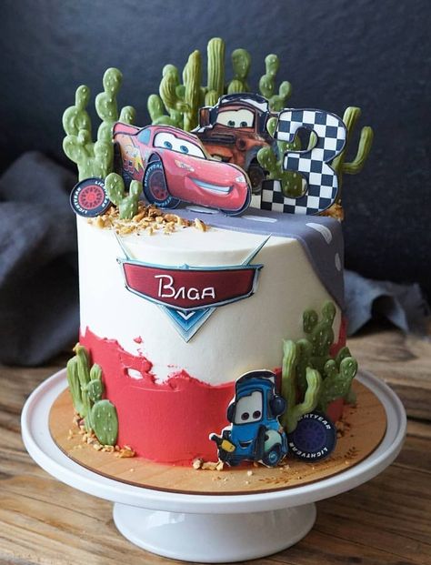 Mater Cake, Lightning Mcqueen Birthday Cake, Lightning Mcqueen Cake, Cars Theme Cake, Mcqueen Cake, Cars Birthday Party Decorations, Cars Birthday Cake, Bday Party Kids, Cars Cake