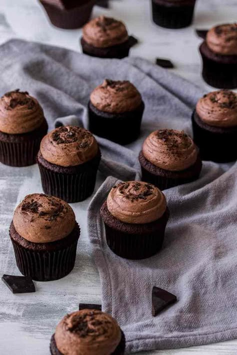 These Double Chocolate Cupcakes are totally dreamy. The perfect easy moist chocolate cupcake recipe topped with a dark chocolate ganache frosting. #sugarsaltmagic #chocolatecupcakes #cupcakerecipes Cupcakes Recipes Easy, Double Chocolate Cupcakes, Fudge Cupcakes, Chocolate Fudge Cupcakes, Chocolate Cupcake Recipe, Best Cupcakes, Chocolate Cupcakes Moist, Chocolate Ganache Frosting, Chocolate Fudge Frosting