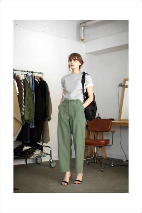 This Casual Chic Look Has Major Back-To-School Vibes Kain Linen, Rok Outfit, Stylish Summer Outfits, Winter Pants, Summer Work Outfits, Stil Inspiration, Clothes Women, Work Wardrobe, Outfit Casual