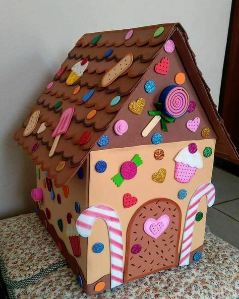 Cardboard Gingerbread House, Candy Land Decorations Diy, Castle Crafts, Candy Castle, Chocolate House, Candy Land Decorations, Hansel Y Gretel, Gingerbread Party, Cardboard Crafts Diy