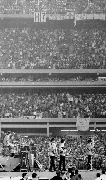 The Beatles playing Yankee Stadium The Beatles Live, Shea Stadium, Beatles Love, The Fab Four, Rock Concert, George Harrison, Great Bands, Paul Mccartney, John Lennon